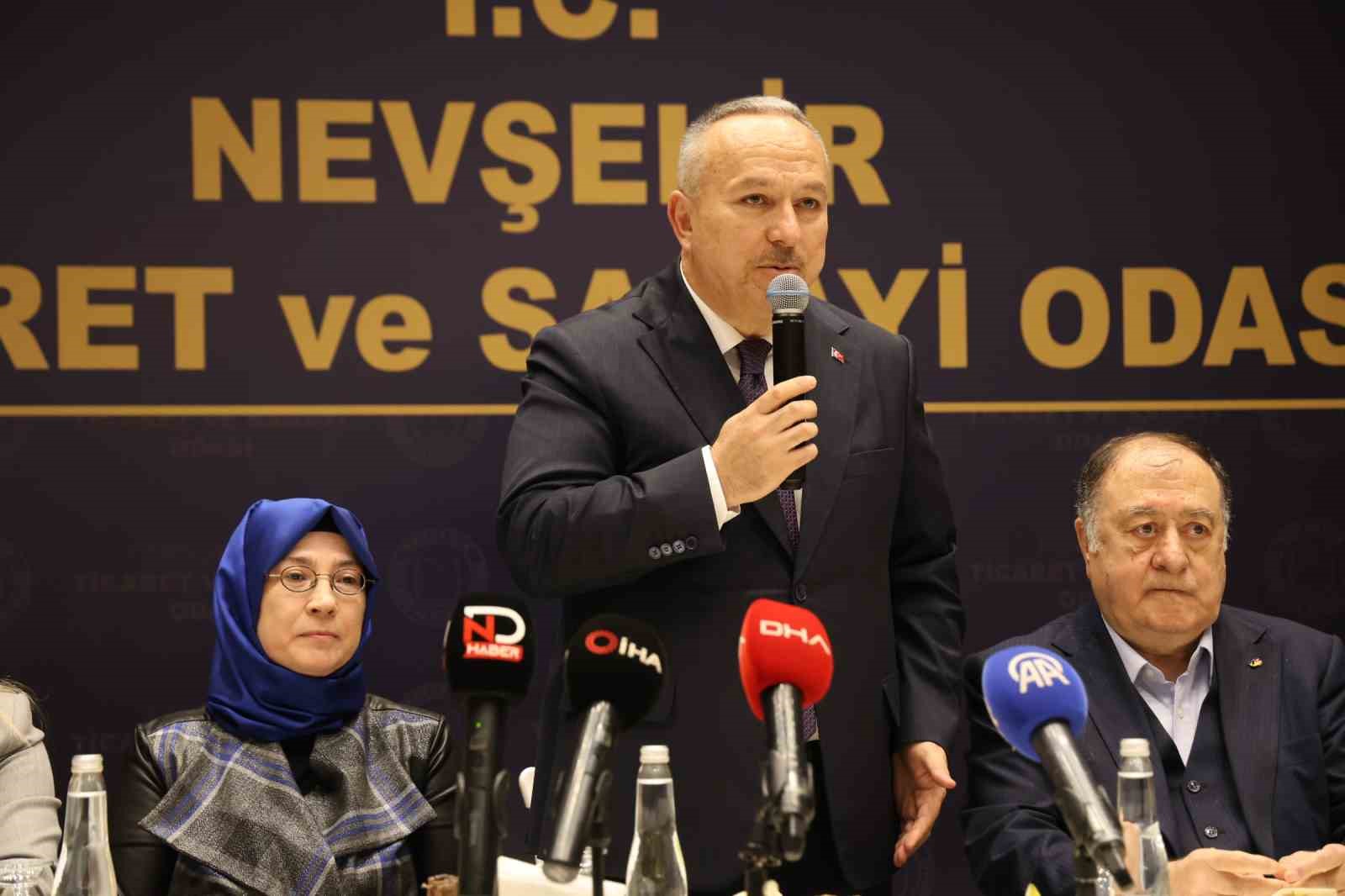 Emniyet Genel M&uuml;d&uuml;r&uuml; Ali Fidan onuruna veda yemeği d&uuml;zenlendi
