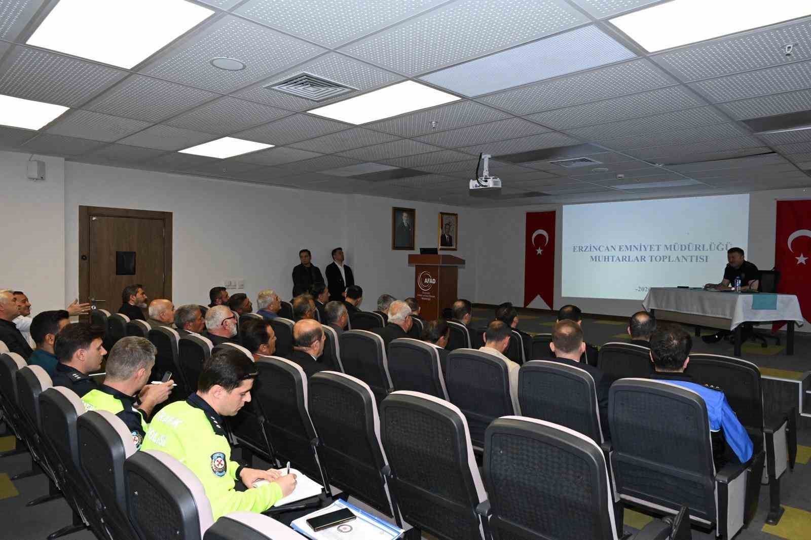 Erzincan’da muhtarlarla güvenlik toplantısı yapıldı