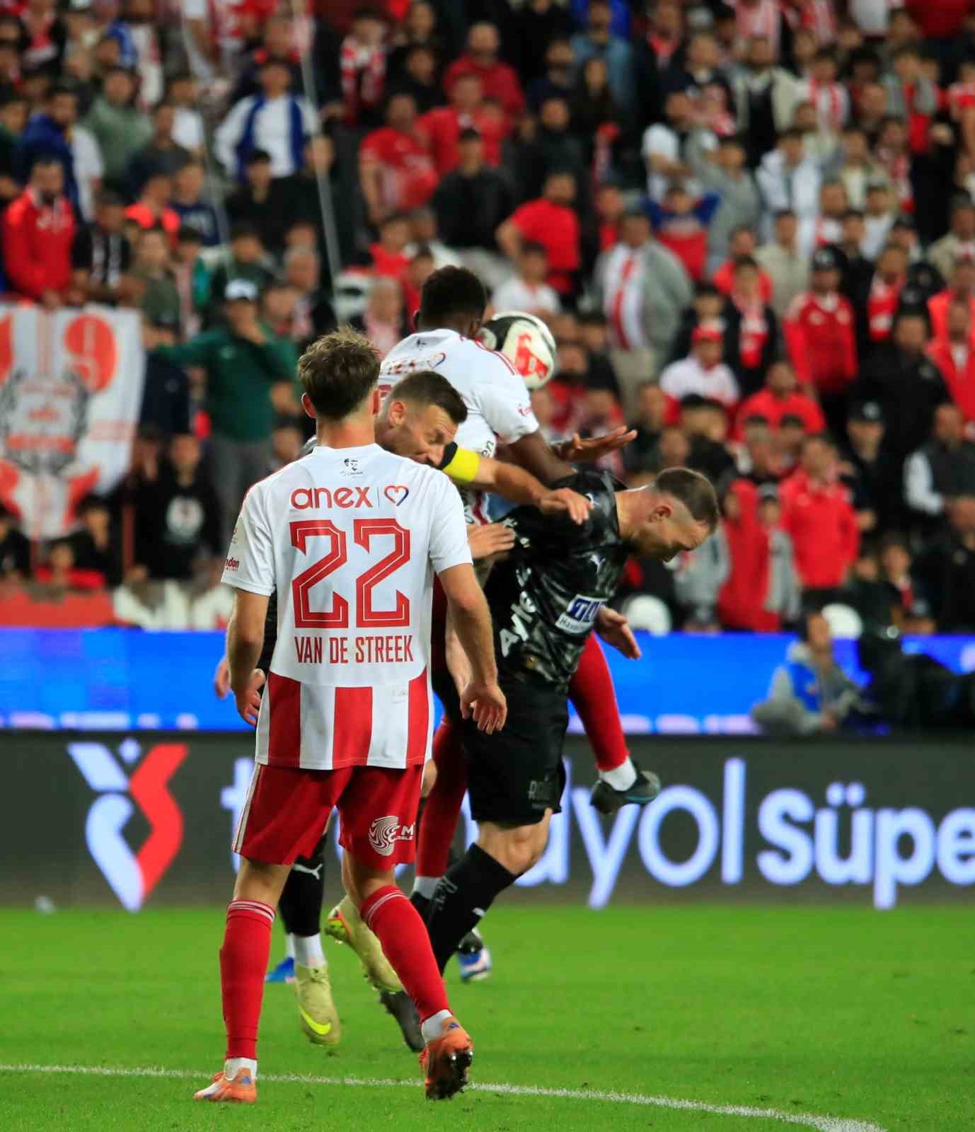 Trendyol Süper Lig: Antalyaspor: 0 - Corendon Alanyaspor: 0 (Maç sonucu)
