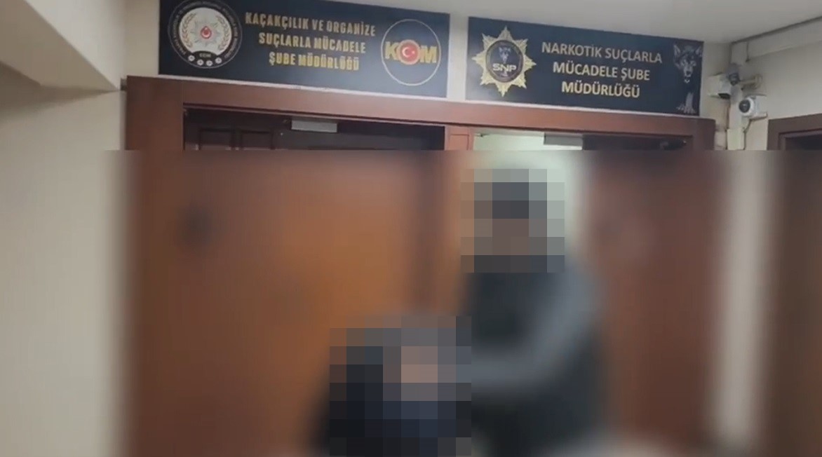Kamera karşısında uyuşturucu satan zehir taciri yakalandı
