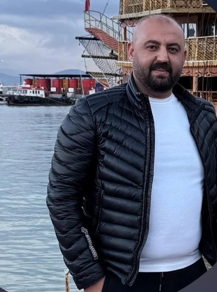 Evinin kapısında uğradığı silahlı saldırıda hayatını kaybetti
