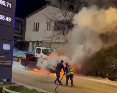 Oltu’da araç yangını korkuttu
