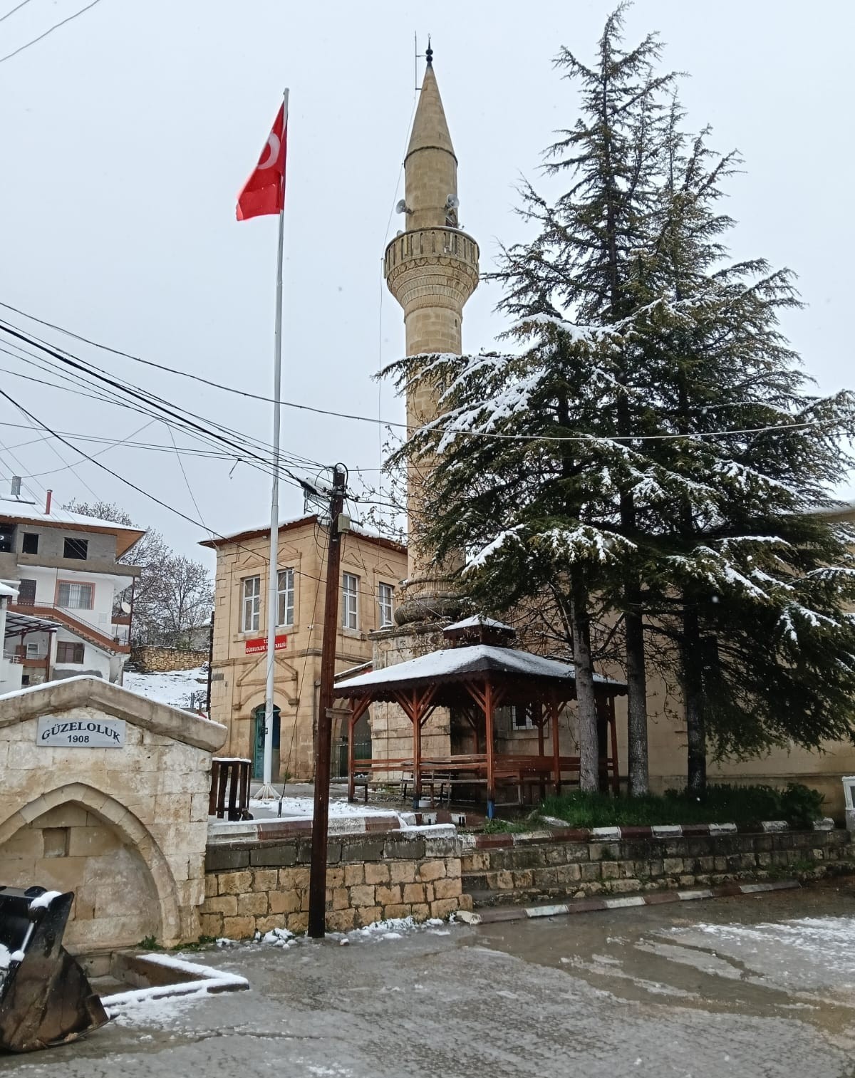 Mersin&rsquo;de mayısta kar yağışı etkili oldu, yaylalar beyaza b&uuml;r&uuml;nd&uuml;
