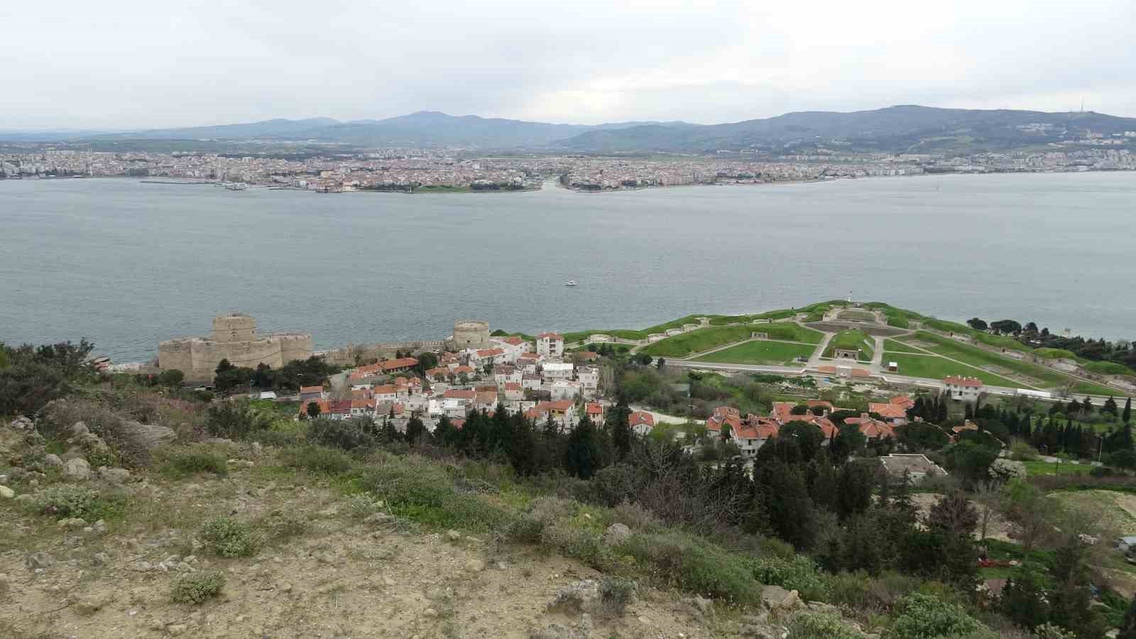 Sarı kule, &Ccedil;anakkale Boğazı&rsquo;na giren d&uuml;şman gemilerini beyaz flama ile bildiriyordu
