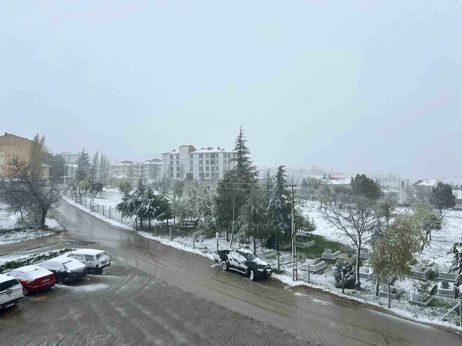 Eskişehir’in bazı ilçeleri güne beyaz örtüyle uyandı