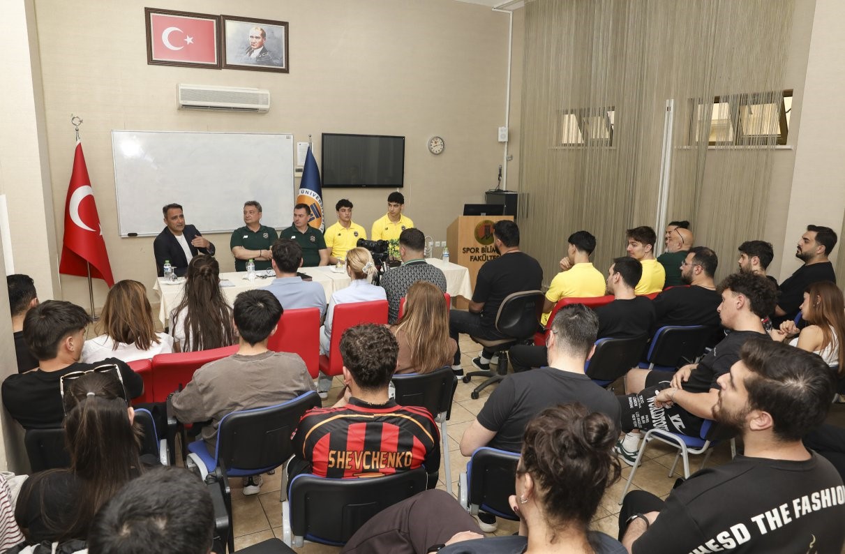 Mersin&rsquo;de basketbol altyapısında gelişim paneli d&uuml;zenlendi
