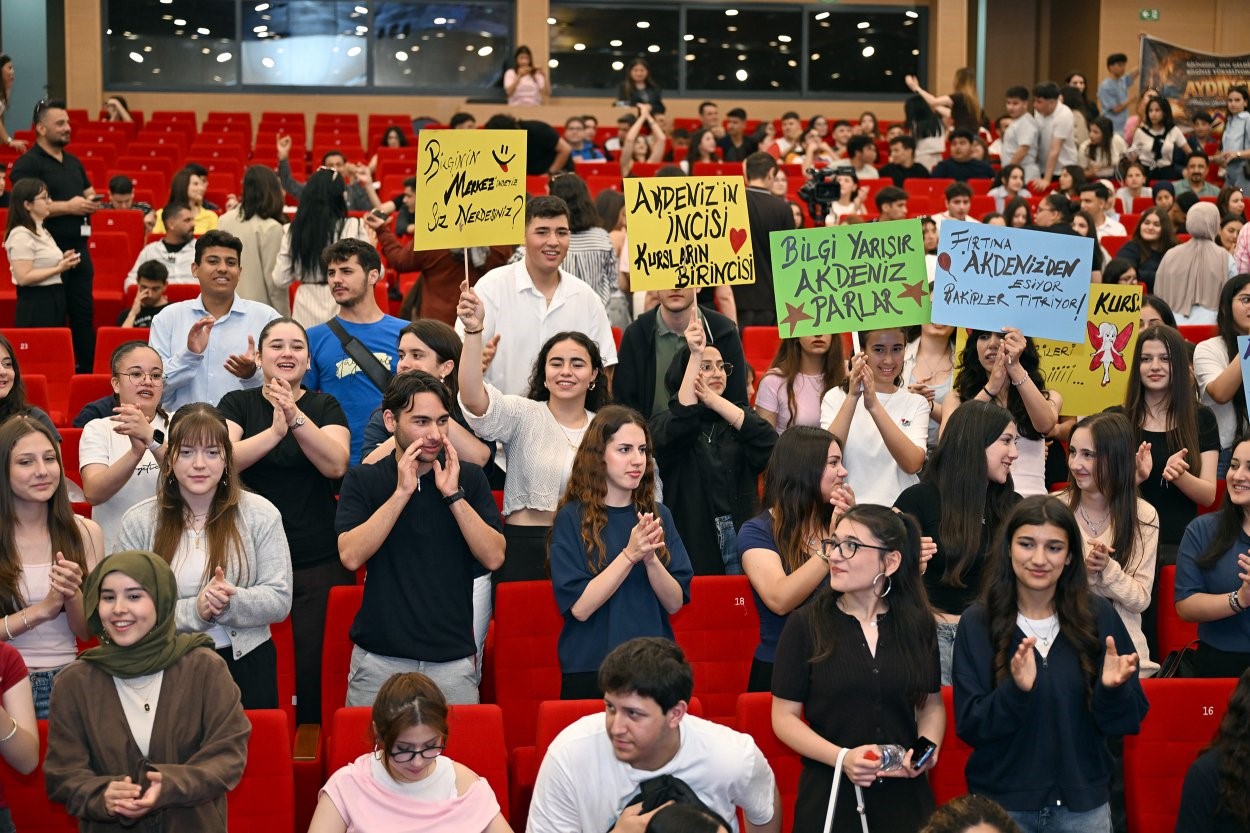 Mersin&rsquo;de YKS &ouml;ncesi &ouml;ğrencilere motivasyon yarışması
