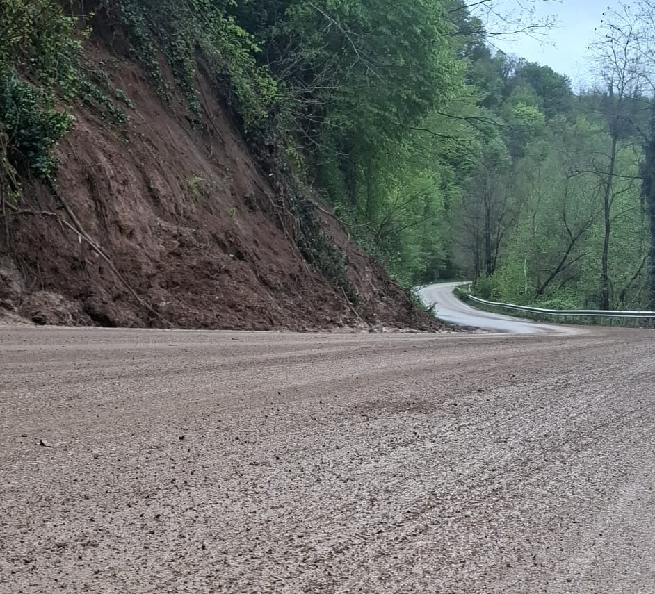 Ordu&rsquo;da heyelan nedeniyle kapanan yol ulaşıma a&ccedil;ıldı
