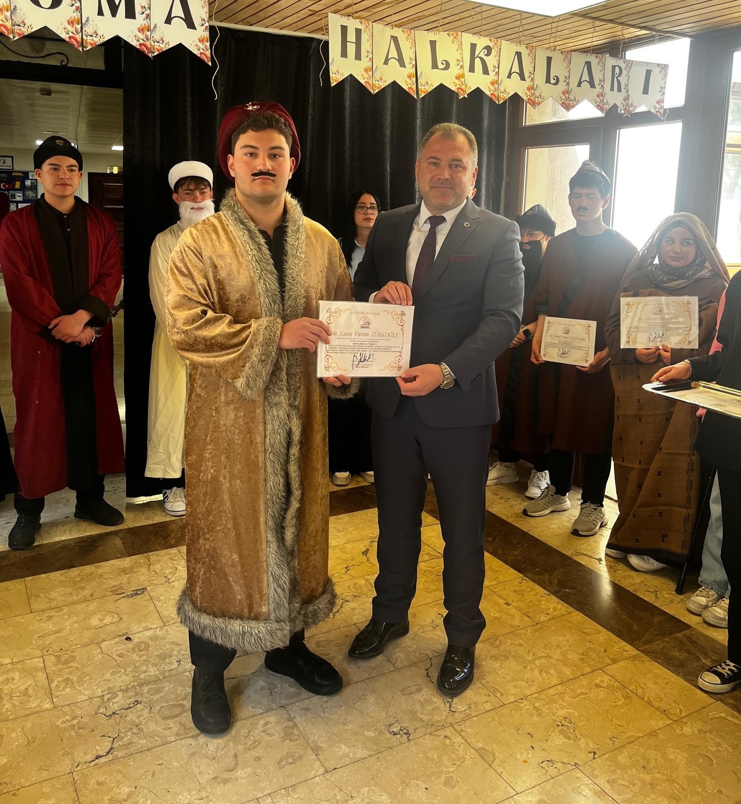 Bayburt Lisesi &ouml;ğrencileri kitapları sahneye taşıdı
