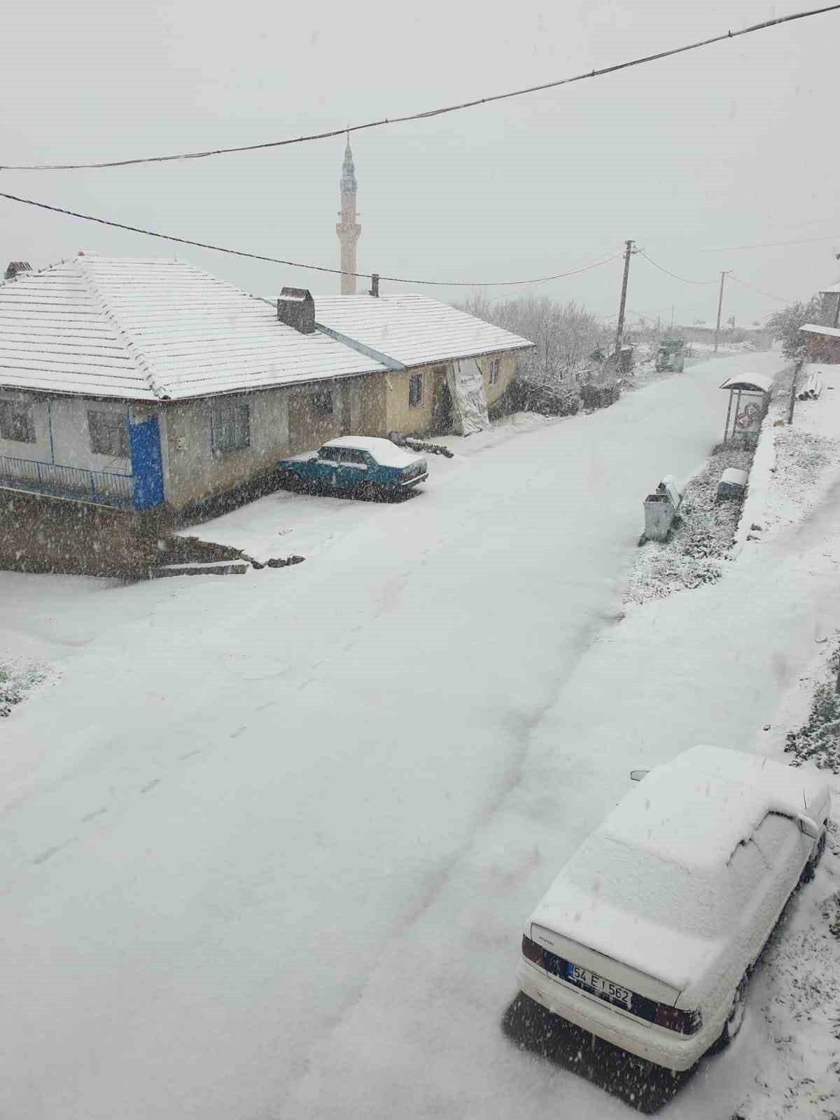 Isparta&rsquo;da mayıs ayında kar bereketi kartpostallık g&ouml;r&uuml;nt&uuml;ler oluşturdu
