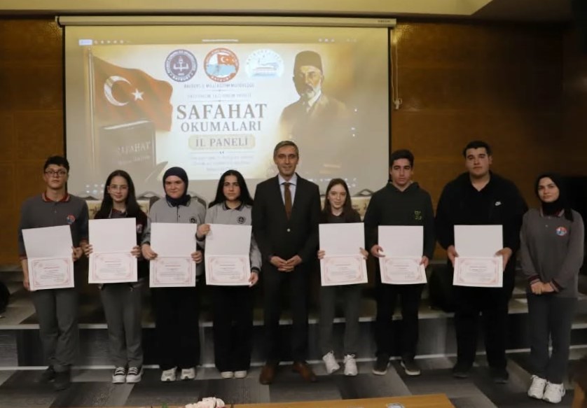 Bayburt&rsquo;ta &ouml;ğrenciler Safahat&rsquo;ı yorumladı
