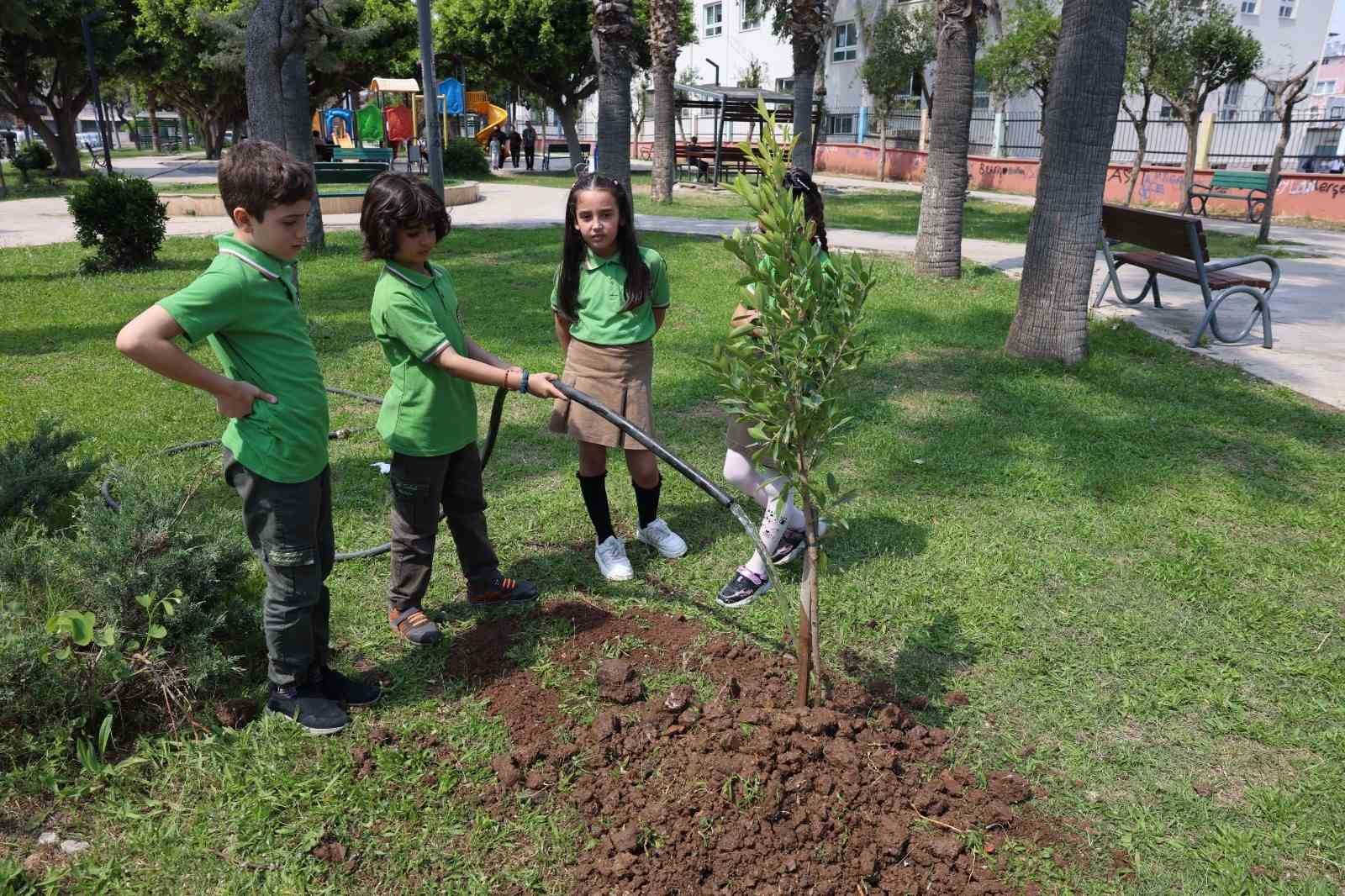 Minik başkanın talimatı hayata ge&ccedil;ti, park yenilendi
