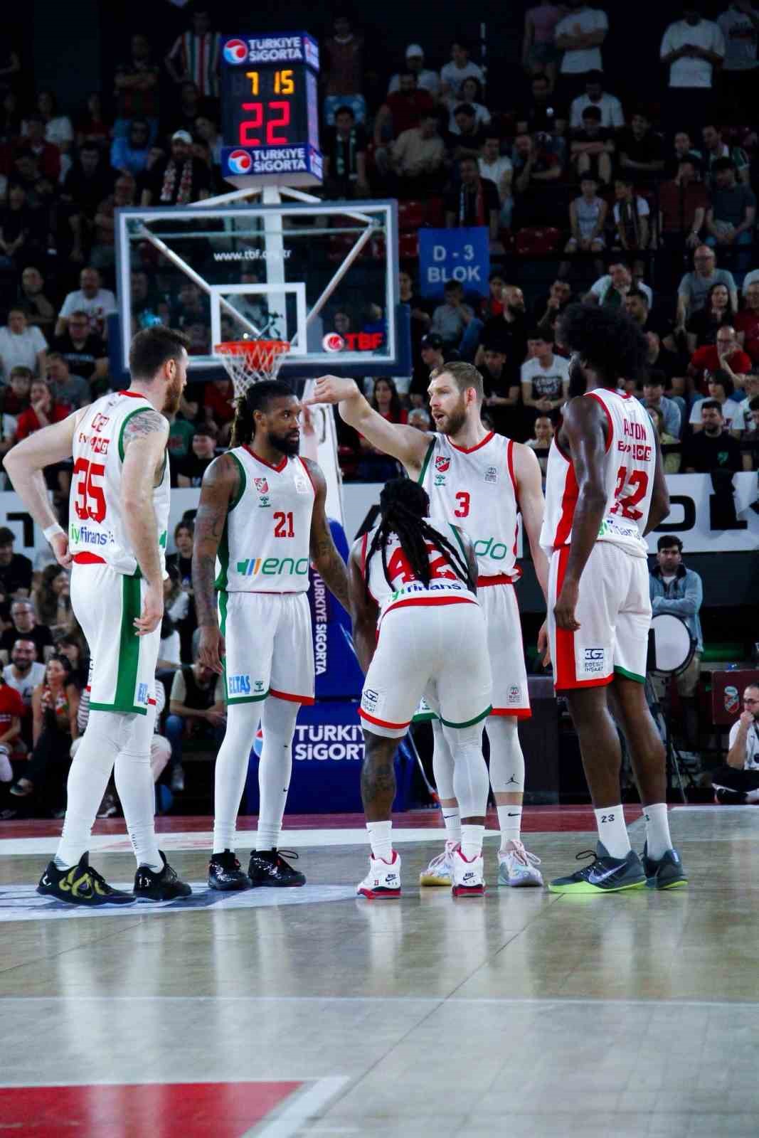 Karşıyaka Basketbol&rsquo;un k&uuml;mede kalması zorlaştı
