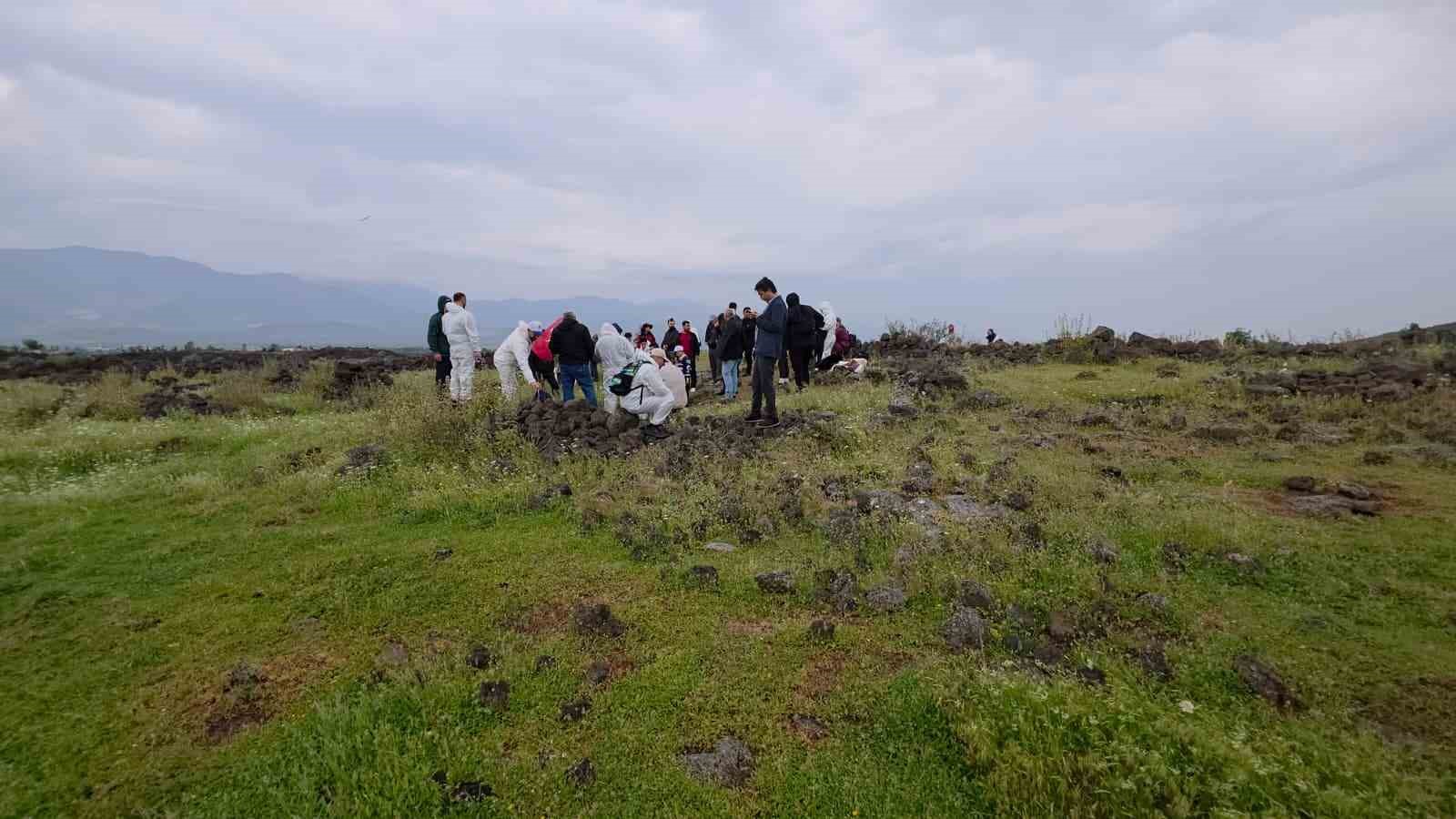 G&uuml;&ccedil;l&uuml;kle girilebilen lav t&uuml;p&uuml; mağarası mest etti
