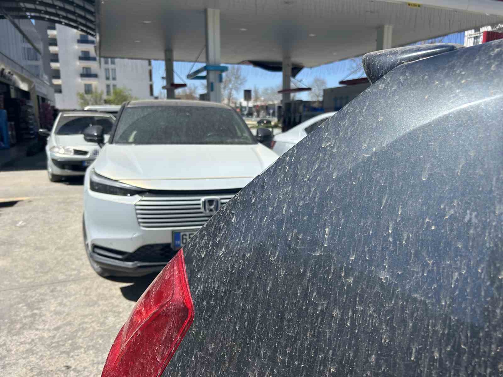 Van’da çamur mesaisi: Oto yıkamacılarda kuyruk oluştu