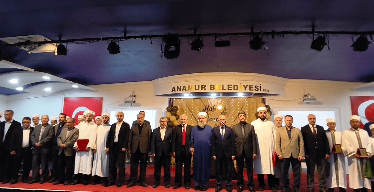 Kornalar hafızlar i&ccedil;in &ccedil;aldı: Anamur&rsquo;da 15 &ouml;ğrenciye icazet
