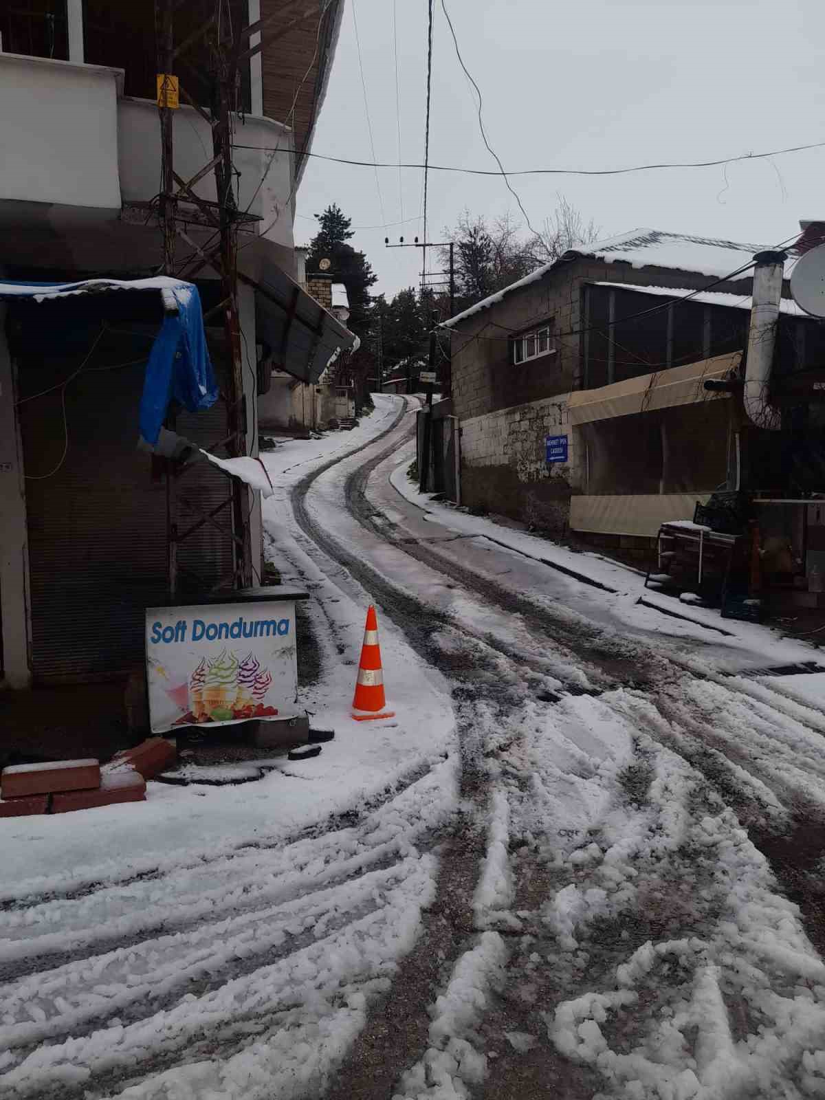 Osmaniye&rsquo;nin y&uuml;ksek kesimlerine kar yağdı
