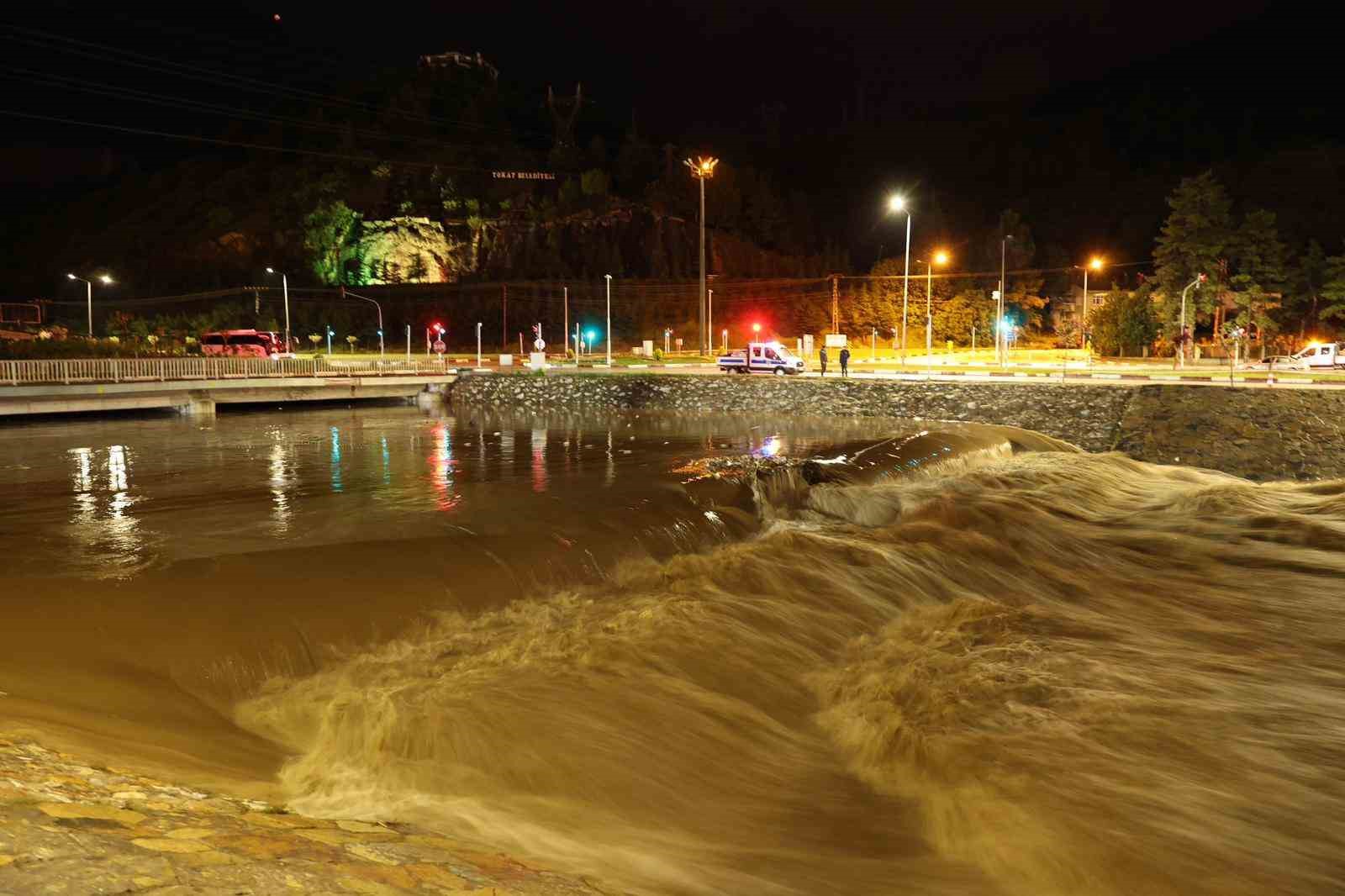 Tokat Belediyesi tarafından sel ve taşkın riskine karşı &ouml;nlemler artırıldı
