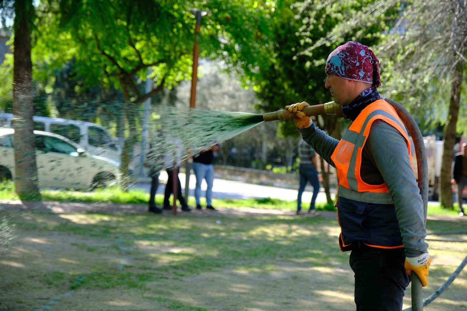 Altıeyl&uuml;l&rsquo;de park ve yeşil alanlar yaza hazırlanıyor
