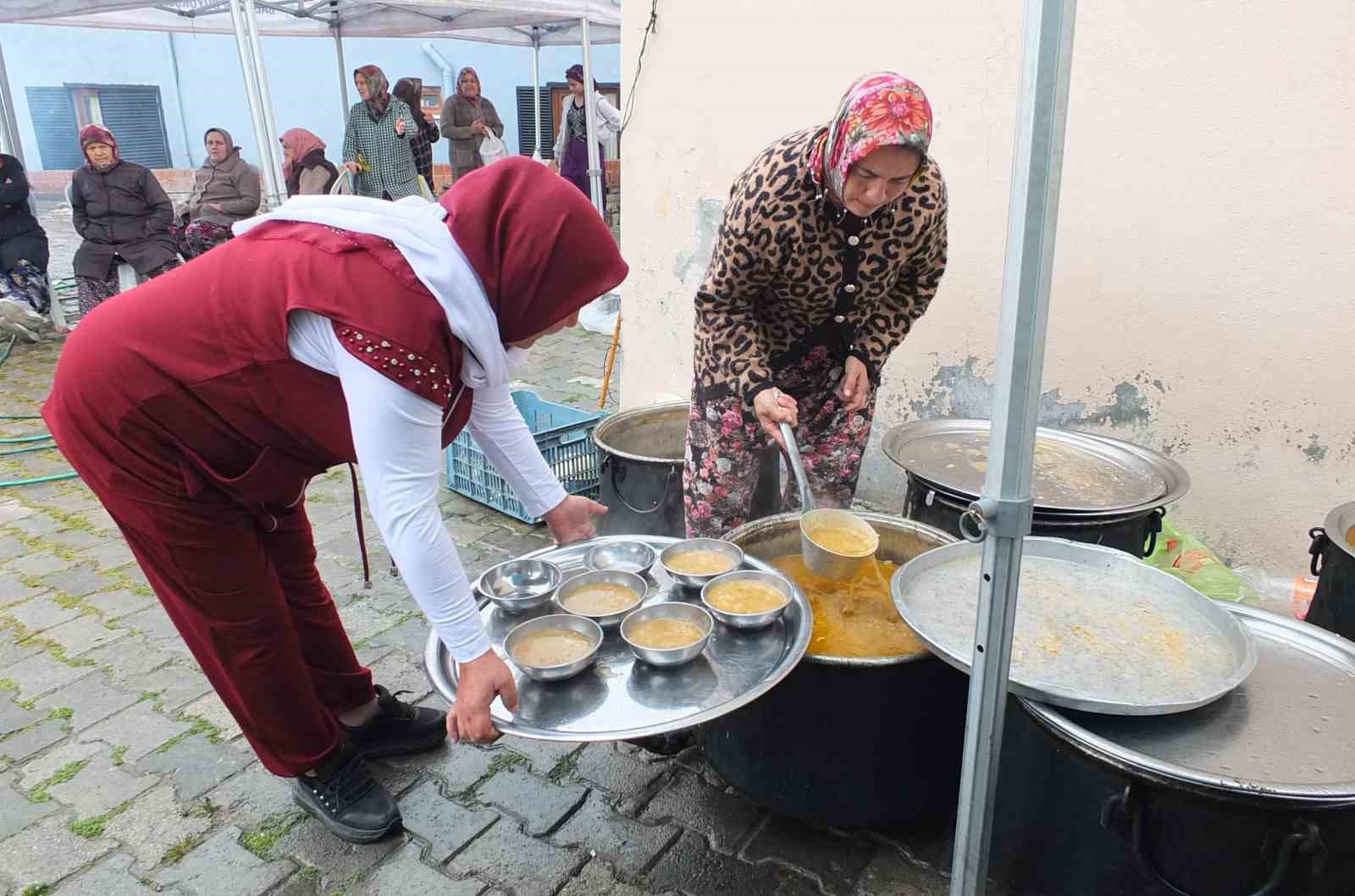 Balıkesir&rsquo;de geleneksel &ccedil;ift&ccedil;i hayrı 2 bin kişiyi buluşturdu
