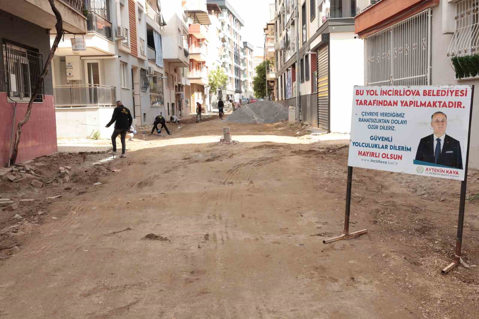 İncirliova&rsquo;da yol &ccedil;alışmaları Zafer Mahallesi&rsquo;nde devam ediyor
