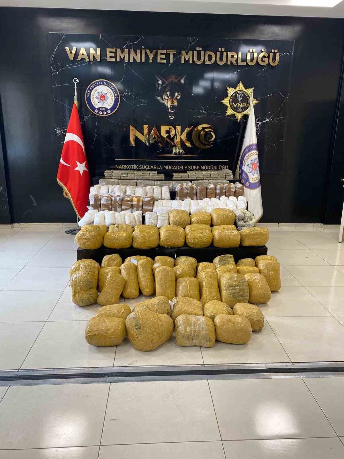Van&rsquo;da 240 kilogram uyuşturucu ele ge&ccedil;irildi
