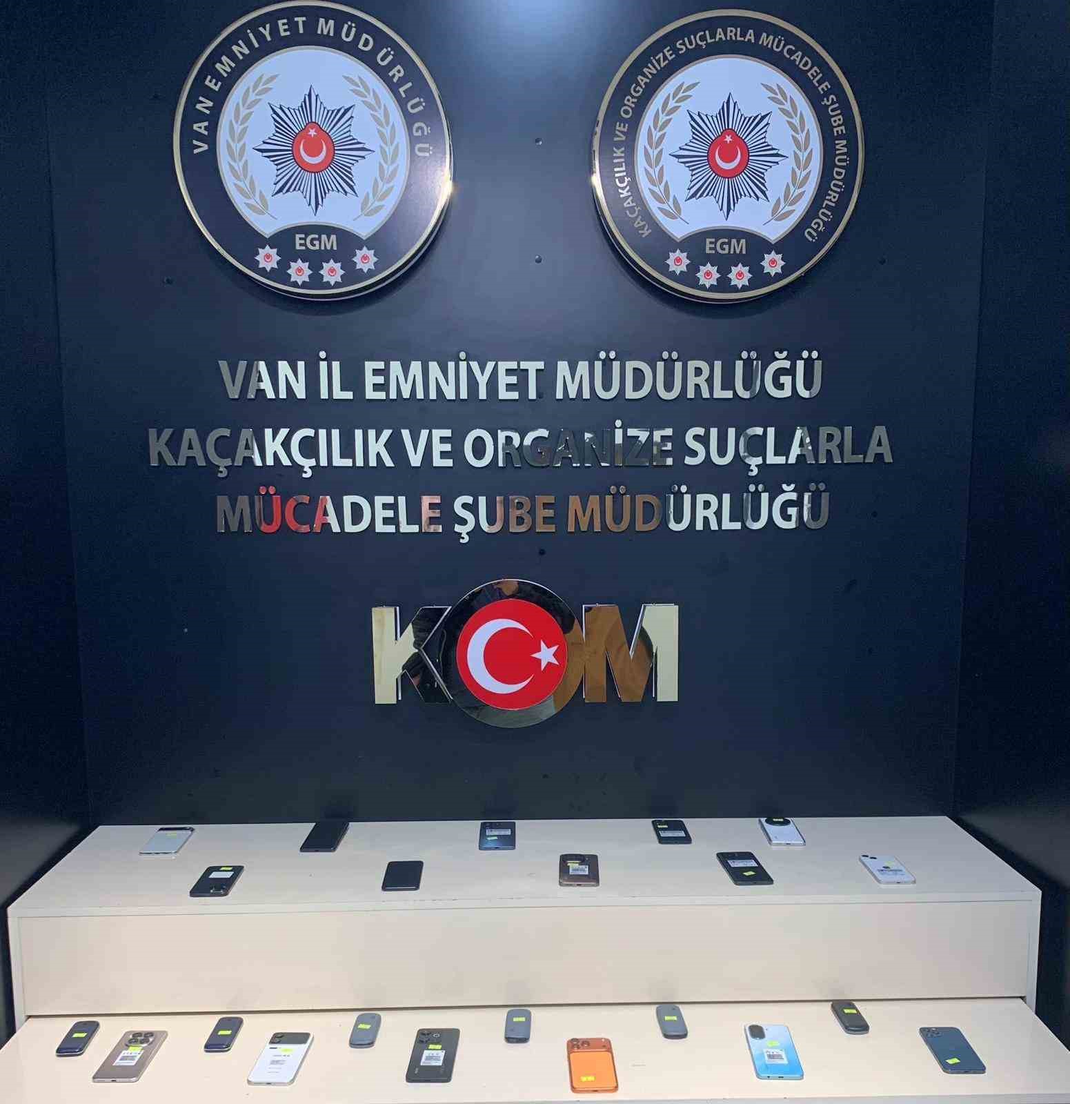 Van&rsquo;da g&uuml;mr&uuml;k ka&ccedil;ak&ccedil;ılığı operasyonunda 4 tutuklama
