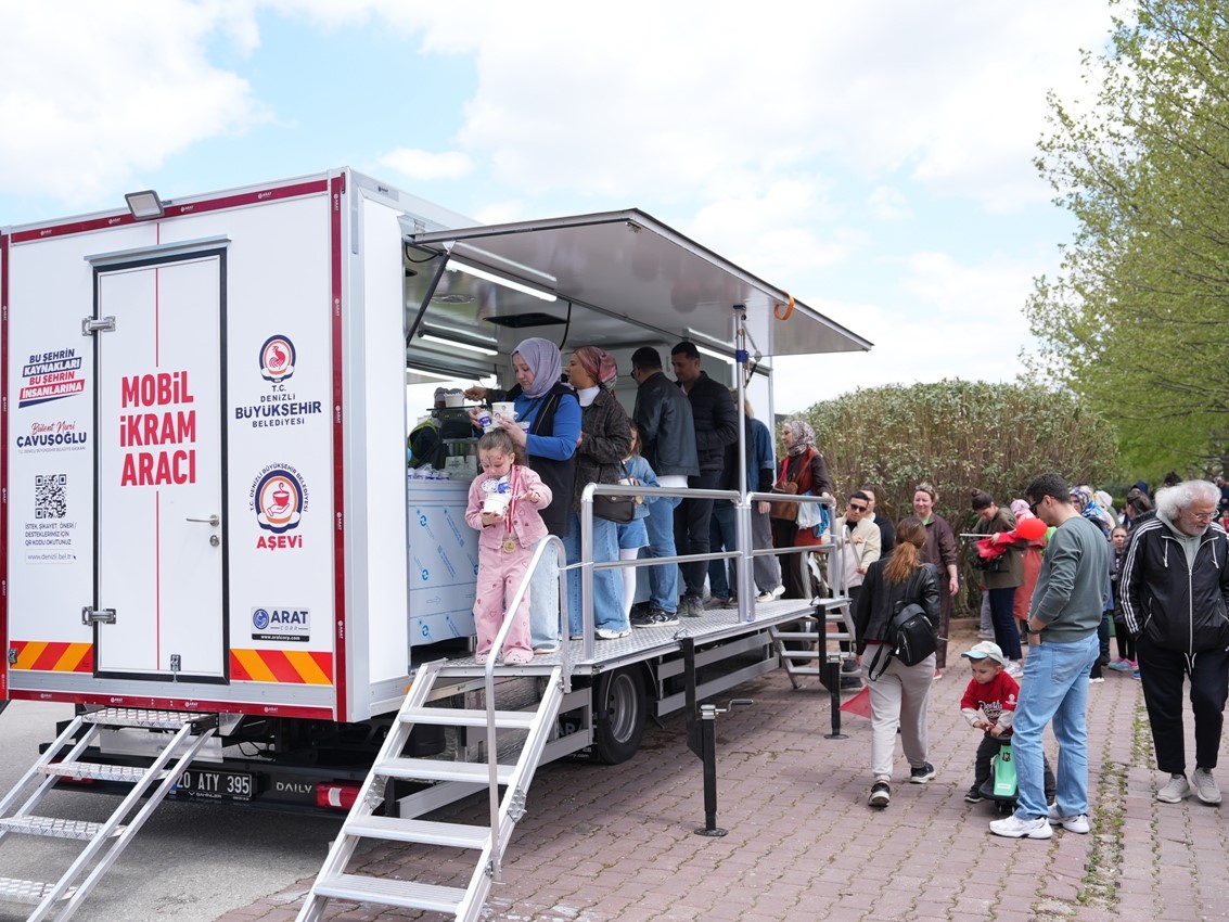 Denizli B&uuml;y&uuml;kşehirin mobil ikram filosu g&uuml;&ccedil;lendi
