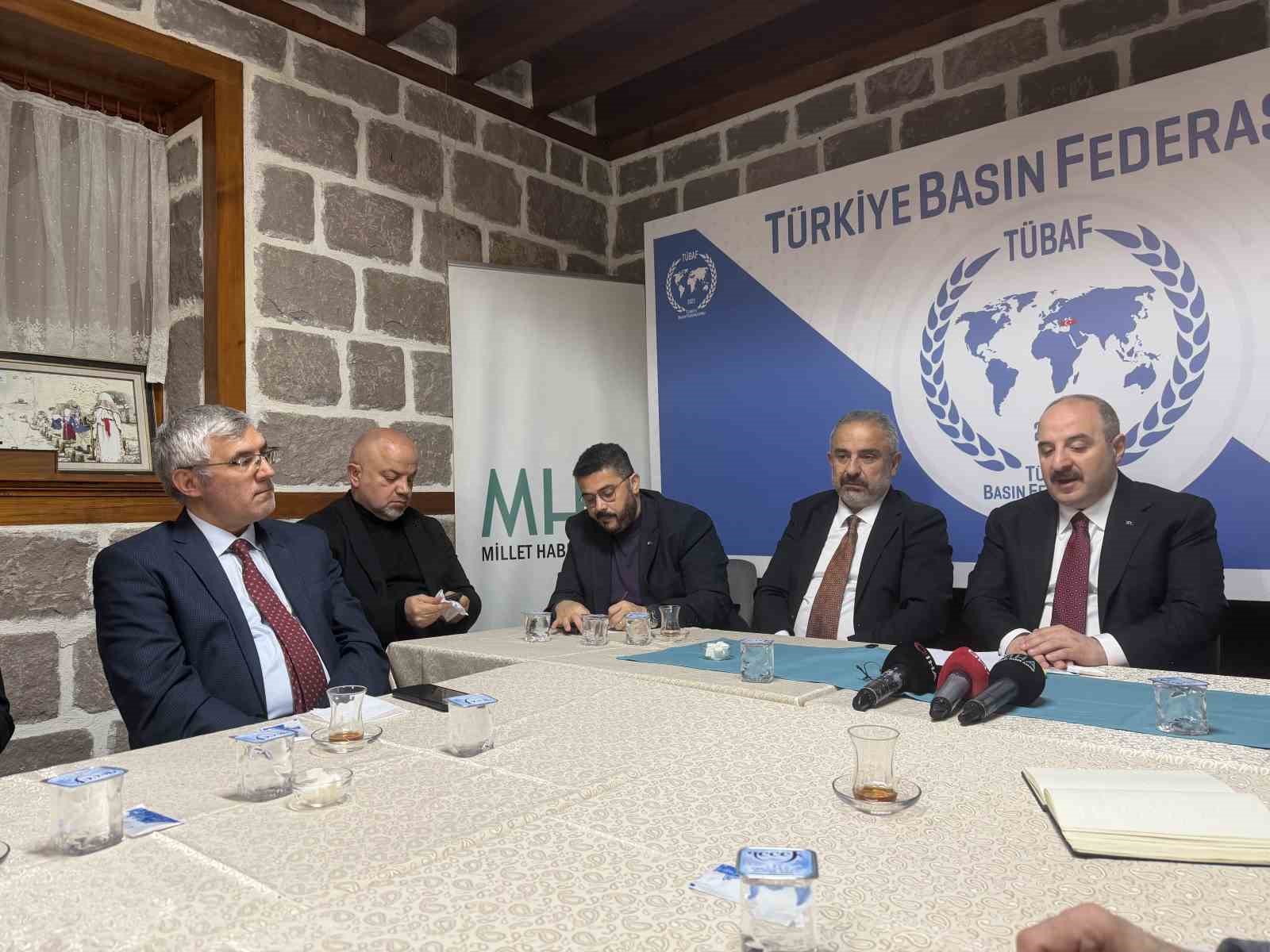Mustafa Varank: "Şu anda partinin bütün dizaynını Özgür Özel’e göre yapıyorlar"