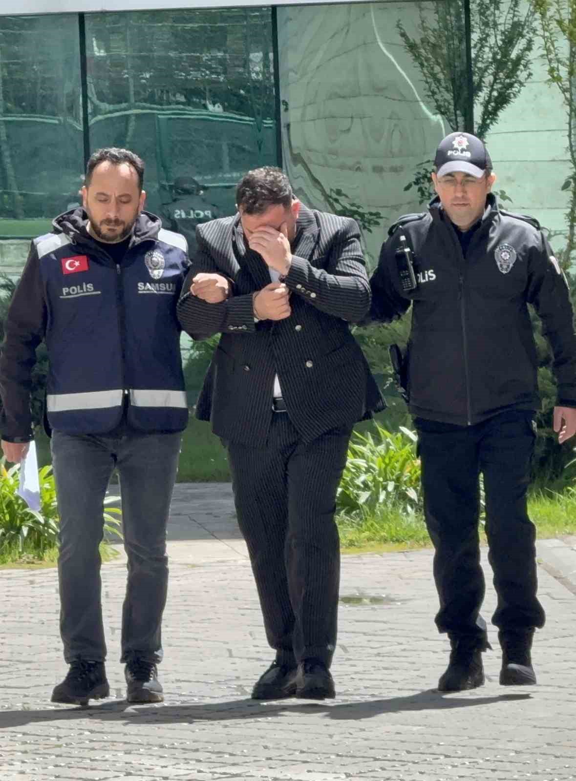 Damadın eniştesi d&uuml;ğ&uuml;n salonu yanında tartıştığı şahsı bı&ccedil;akladı
