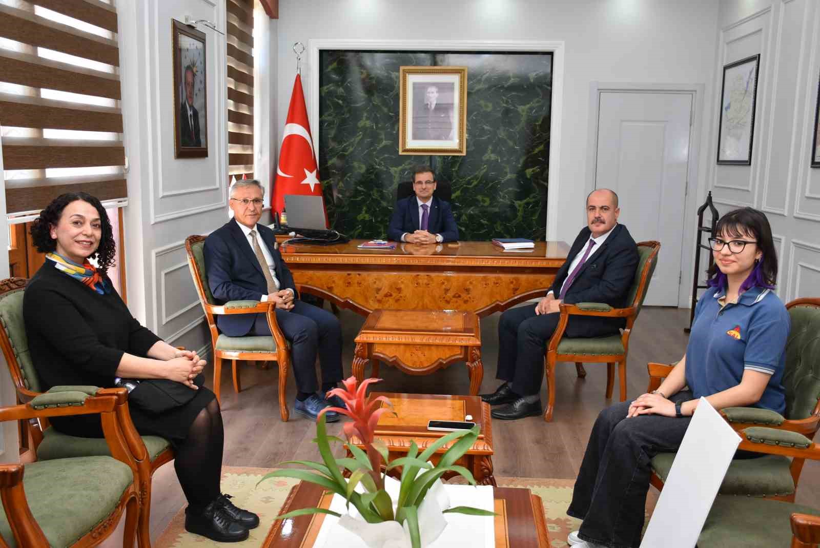 Kaymakam G&uuml;ldoğan T&uuml;rkiye Şampiyonunu ağırladı

