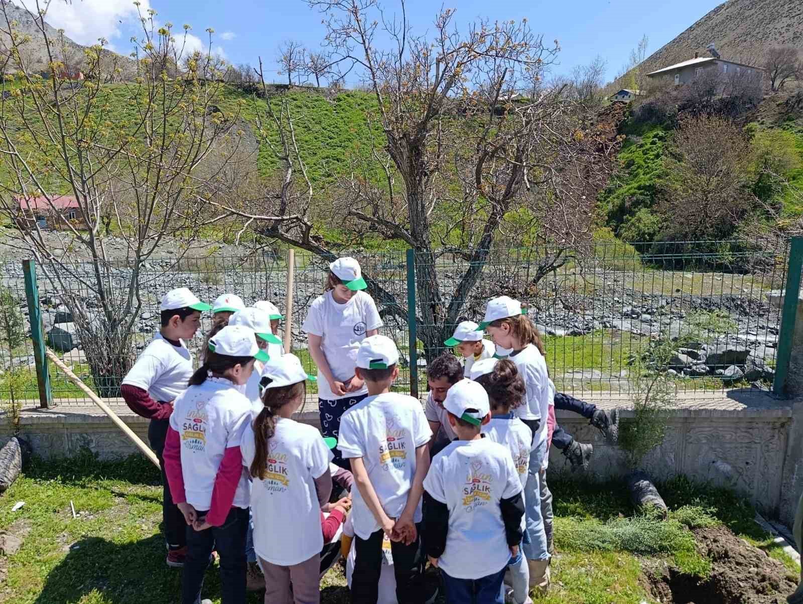 Elazığ’da orman bilinci eğitimi ve fidan dikimi