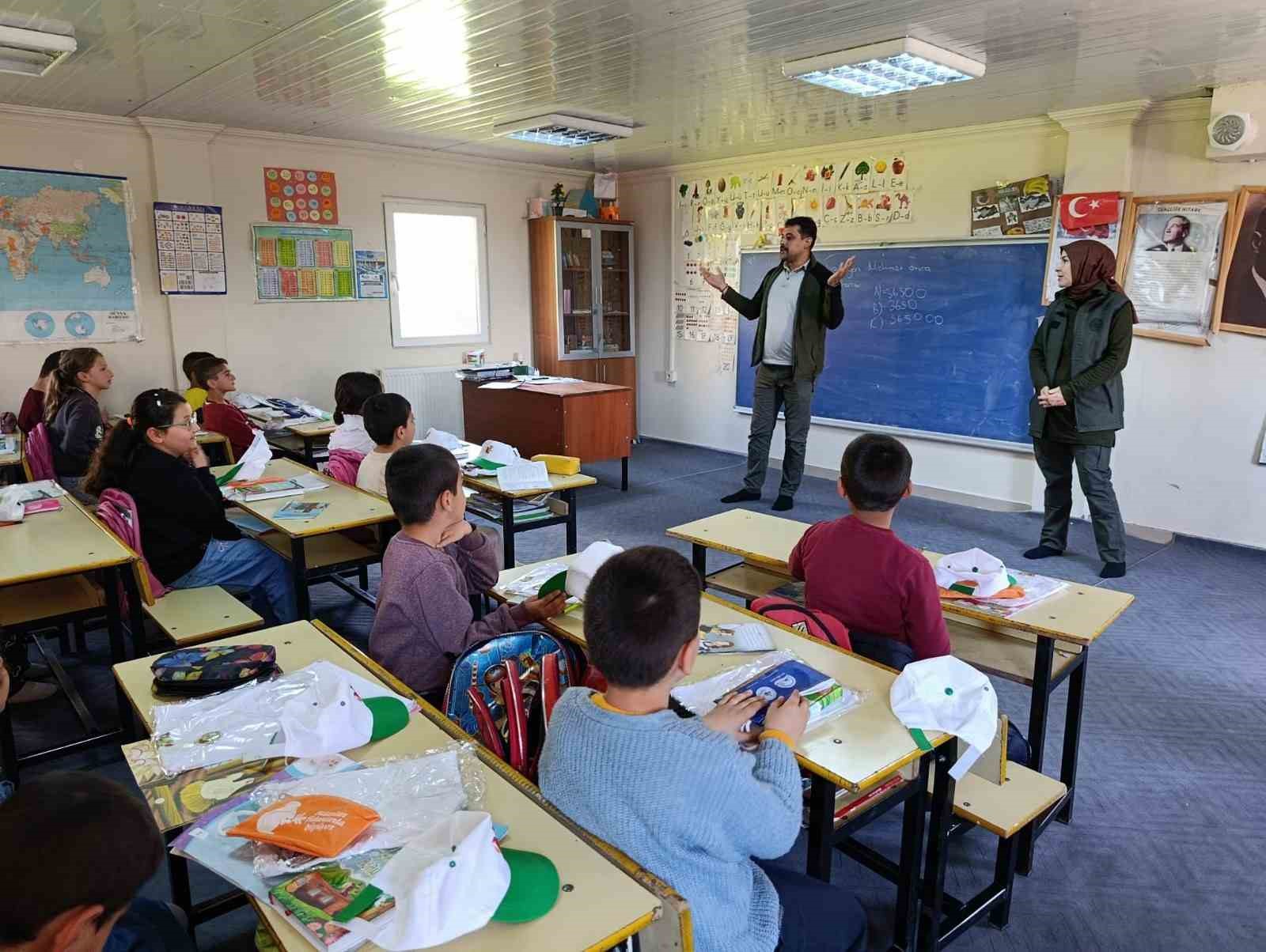 Elazığ&rsquo;da orman bilinci eğitimi ve fidan dikimi
