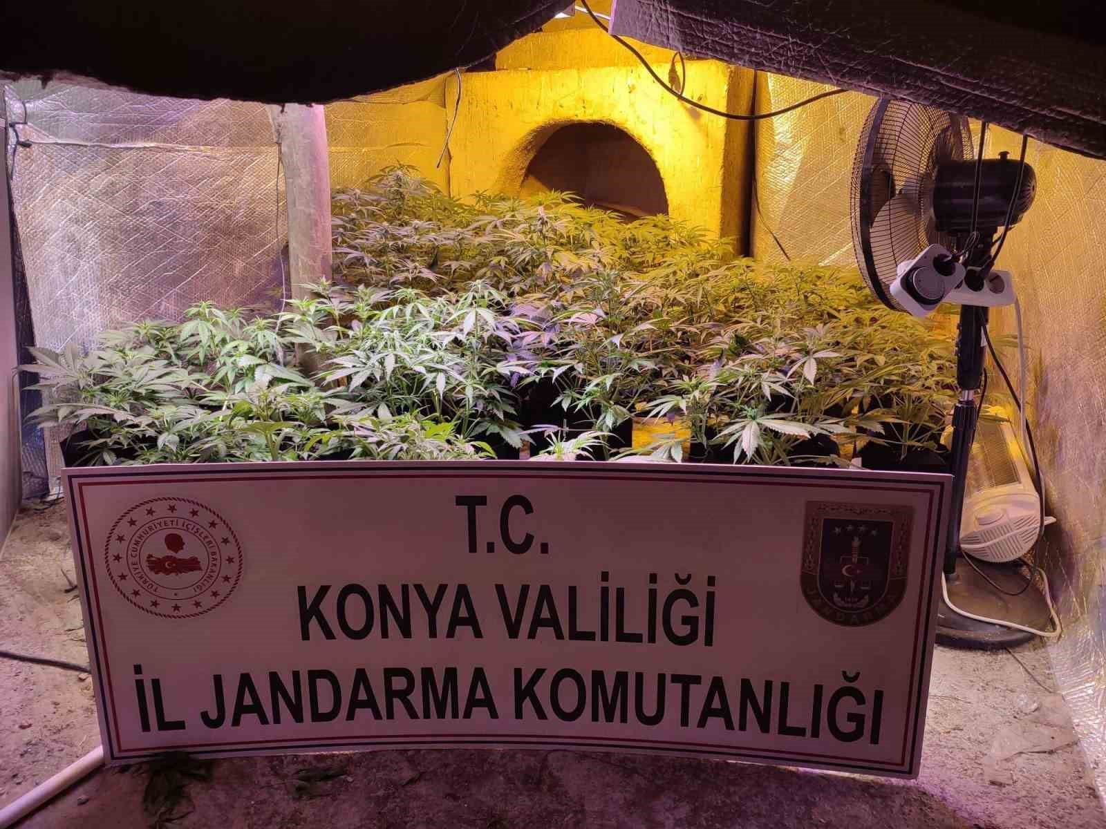 Konya&rsquo;da uyuşturucu tacirlerine operasyon: 14 tutuklama
