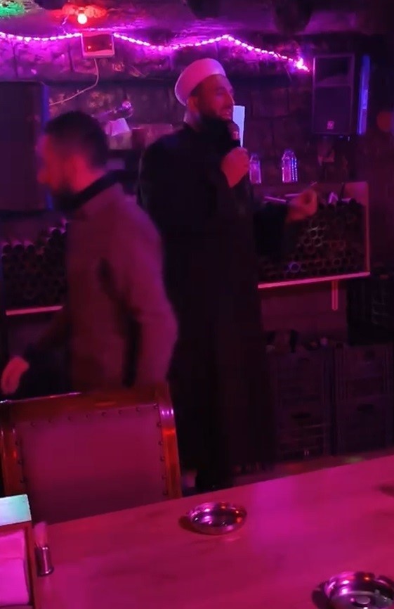 Eğlence mekanına girip ahireti anlattı
