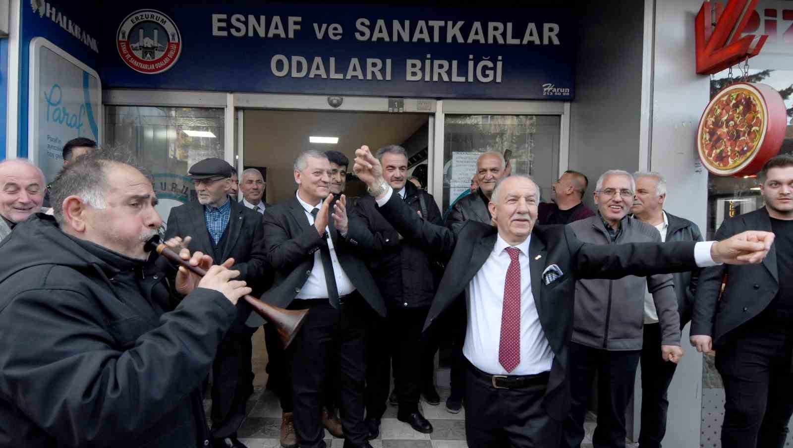 Erzurum ESOB&rsquo;ta 7&rsquo;nci kez g&uuml;ven tazeleyen Başkan Fırat: "Se&ccedil;imler g&ouml;n&uuml;llere girmekle kazanılıyor"
