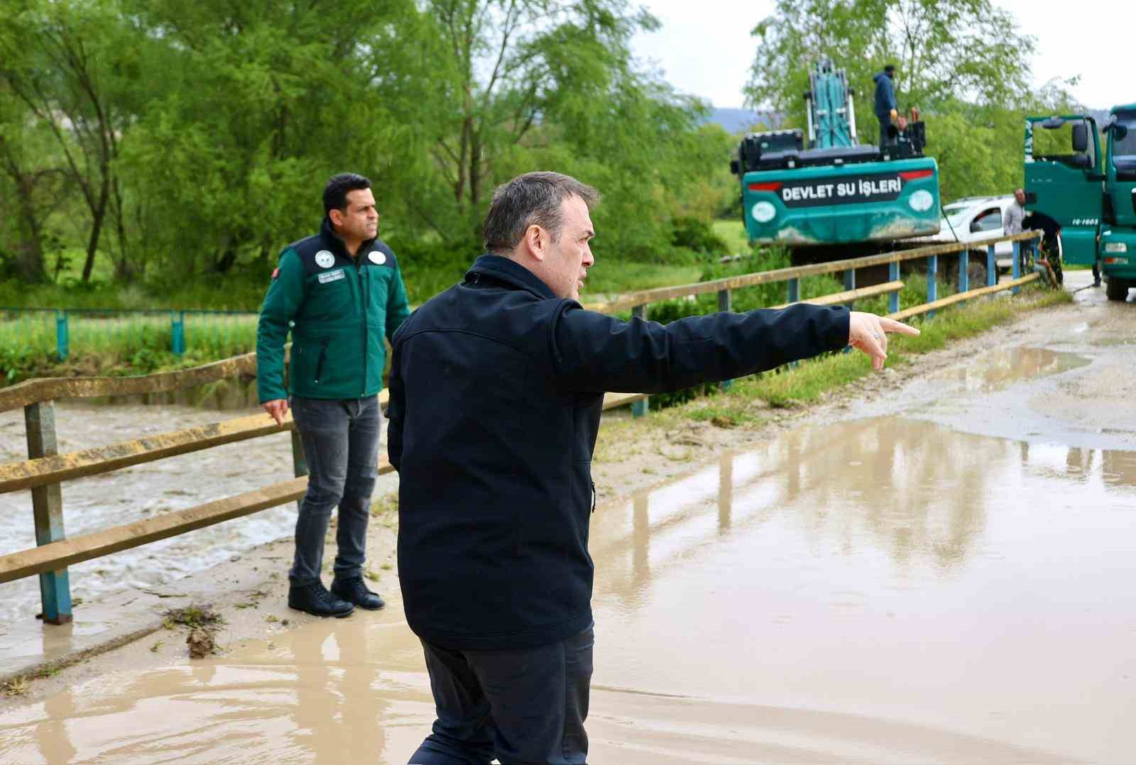 Vali S&ouml;zer: "Ekiplerimizle birlikte riskli b&ouml;lgelerde tedbirlerimizi aldık"
