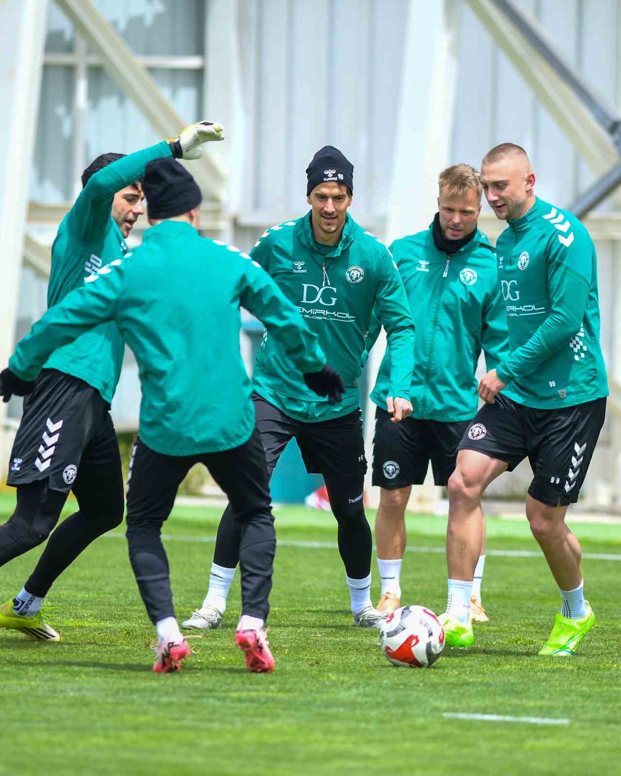 Konyaspor, Beşiktaş ma&ccedil;ı hazırlıklarını tamamladı
