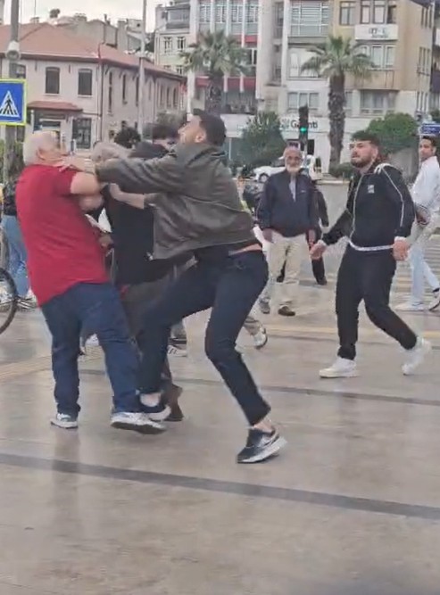 Eşinin g&ouml;z&uuml; &ouml;n&uuml;nde darp edildi
