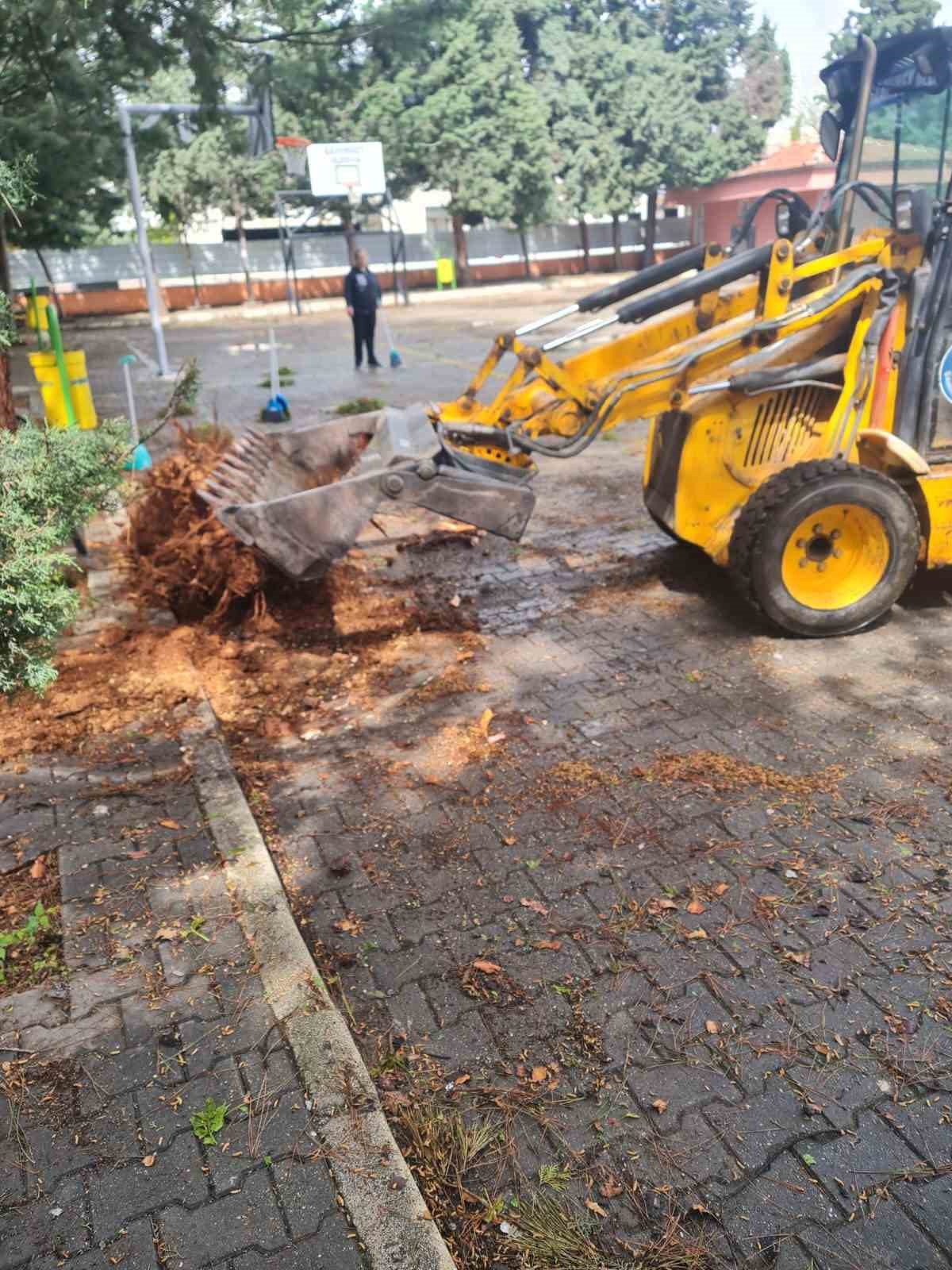 Gaziantep&rsquo;te fırtına sonrası yaralar sarılıyor
