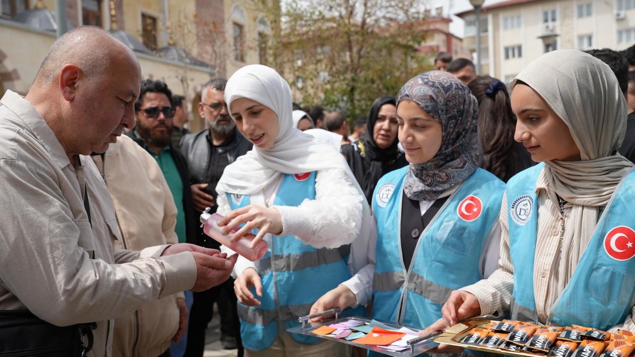Gaziantep’te hacı adayları dualarla kutsal topraklara uğurlandı