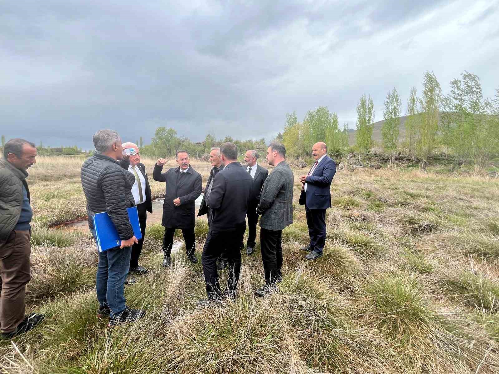 Erzincan&rsquo;da Karakaya k&ouml;y&uuml;nde su kaynakları incelendi
