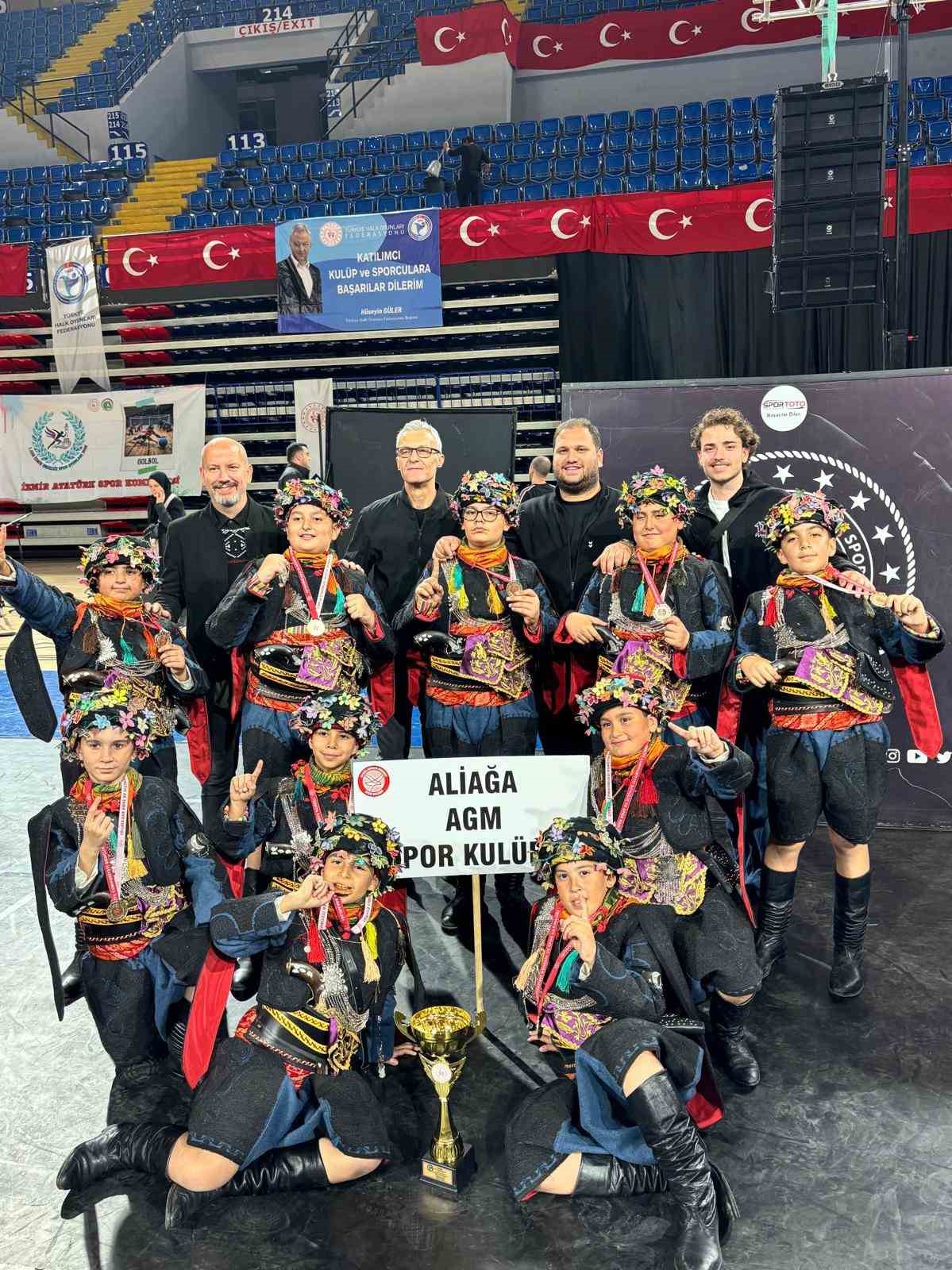 Aliağa&rsquo;nın miniklerinden halk oyunlarında Ege b&ouml;lge birinciliği
