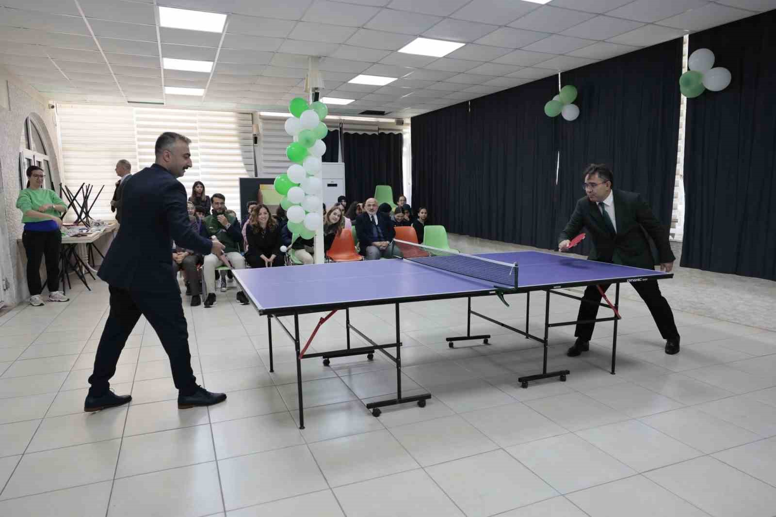 Marmaris&rsquo;te masa tenisi turnuvası başladı
