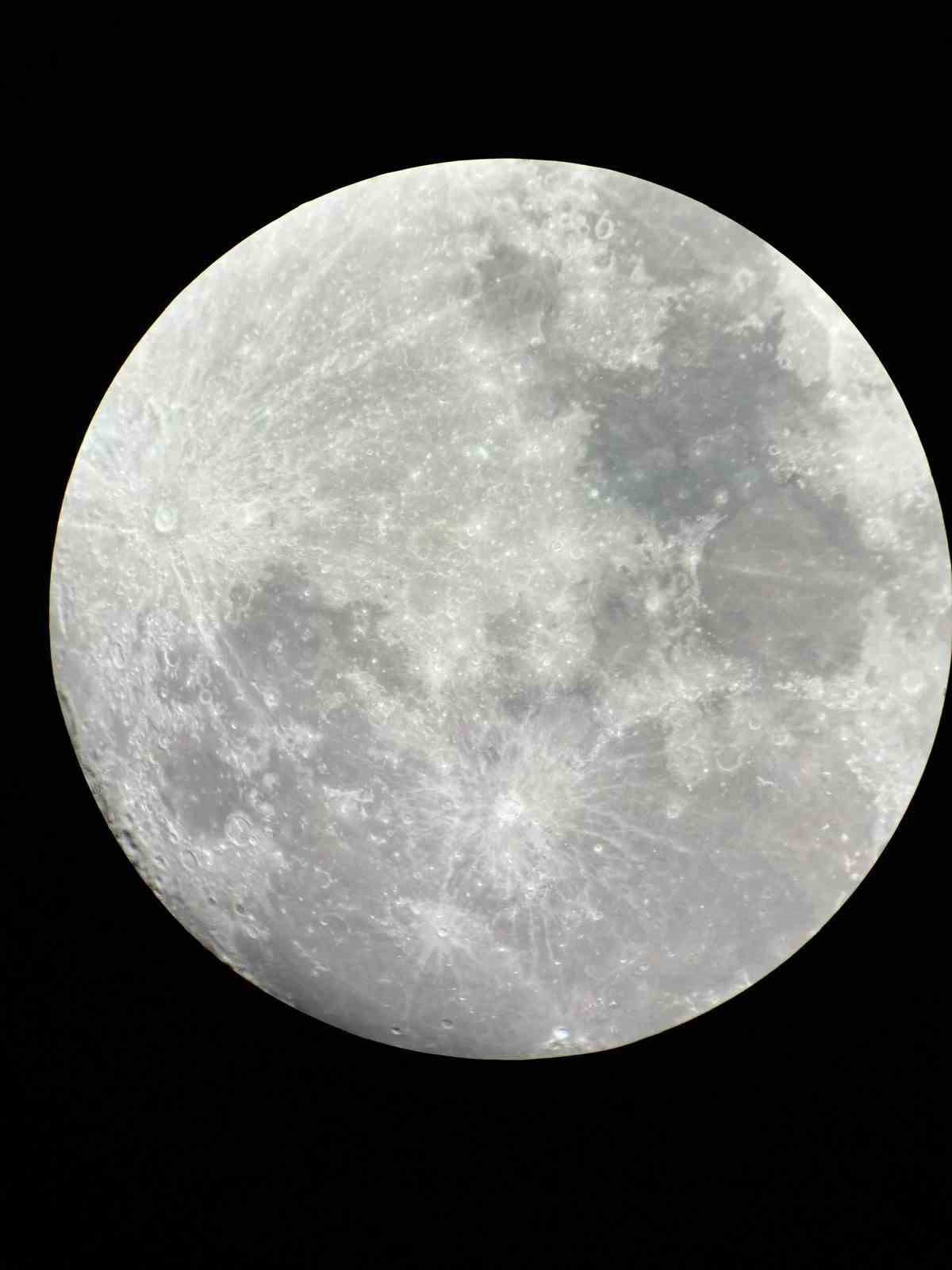 Astronomi Kul&uuml;b&uuml; &uuml;&ccedil; g&uuml;n s&uuml;ren g&ouml;ky&uuml;z&uuml; g&ouml;zlemi d&uuml;zenledi
