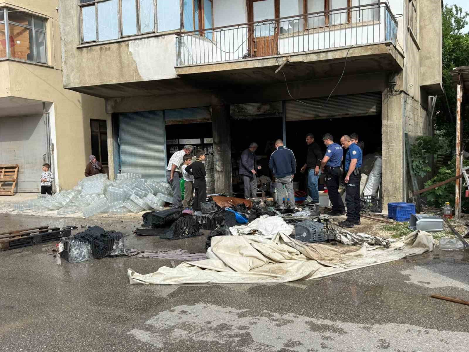 Antalya&rsquo;da depoda yangın
