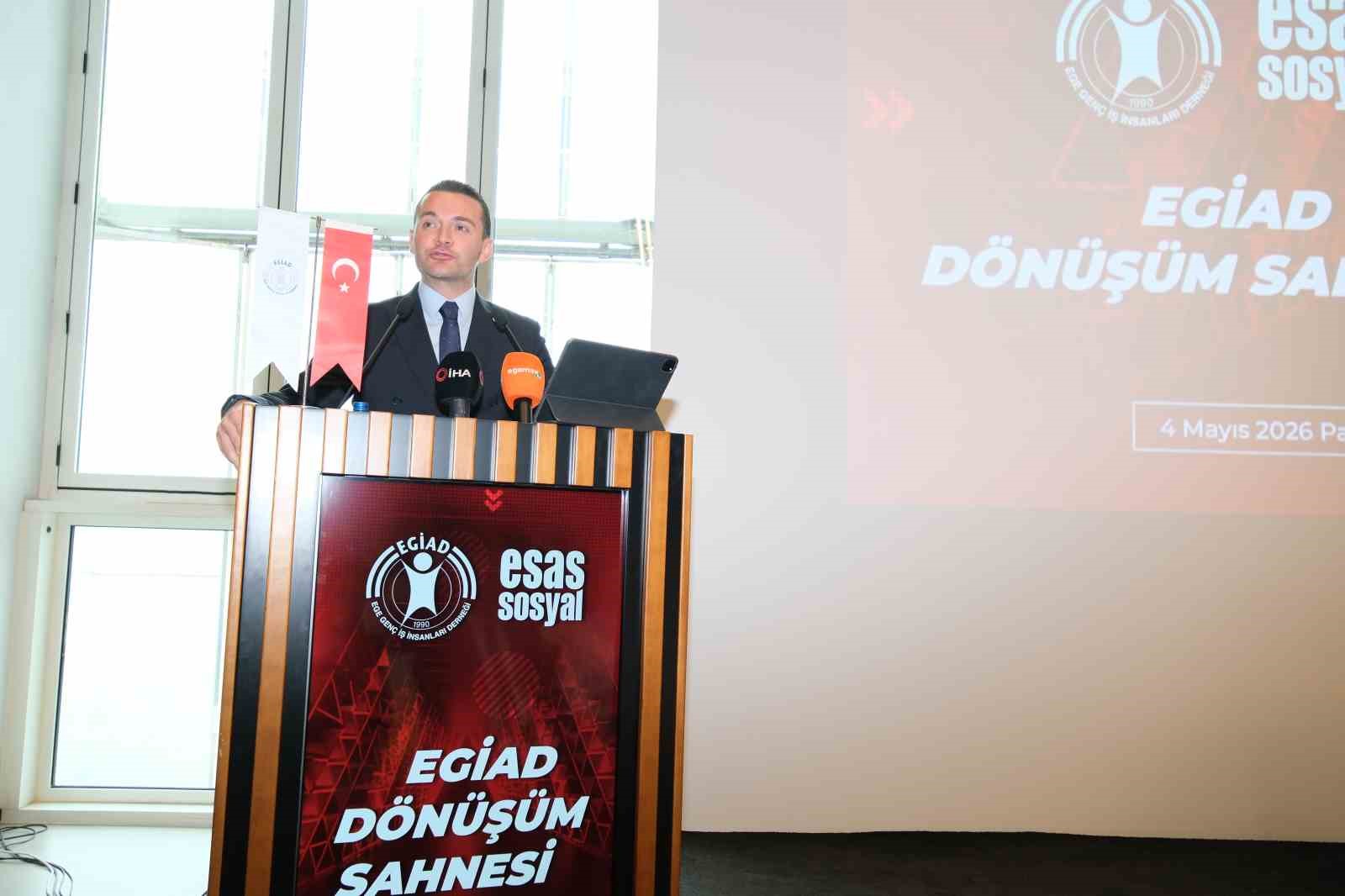 Emine Sabancı Kamışlı, EGİAD D&ouml;n&uuml;ş&uuml;m Sahnesi&rsquo;nde İzmir iş d&uuml;nyasıyla buluştu
