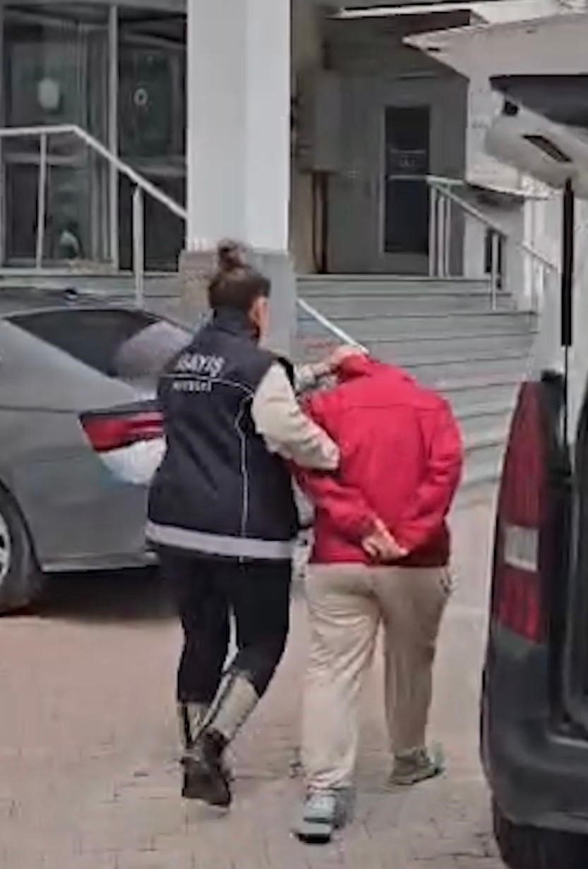 Kayseri&rsquo;de &lsquo;hırsızlık&rsquo; su&ccedil;undan kesinleşmiş hapis cezasıyla aranan 3 kadın yakalandı
