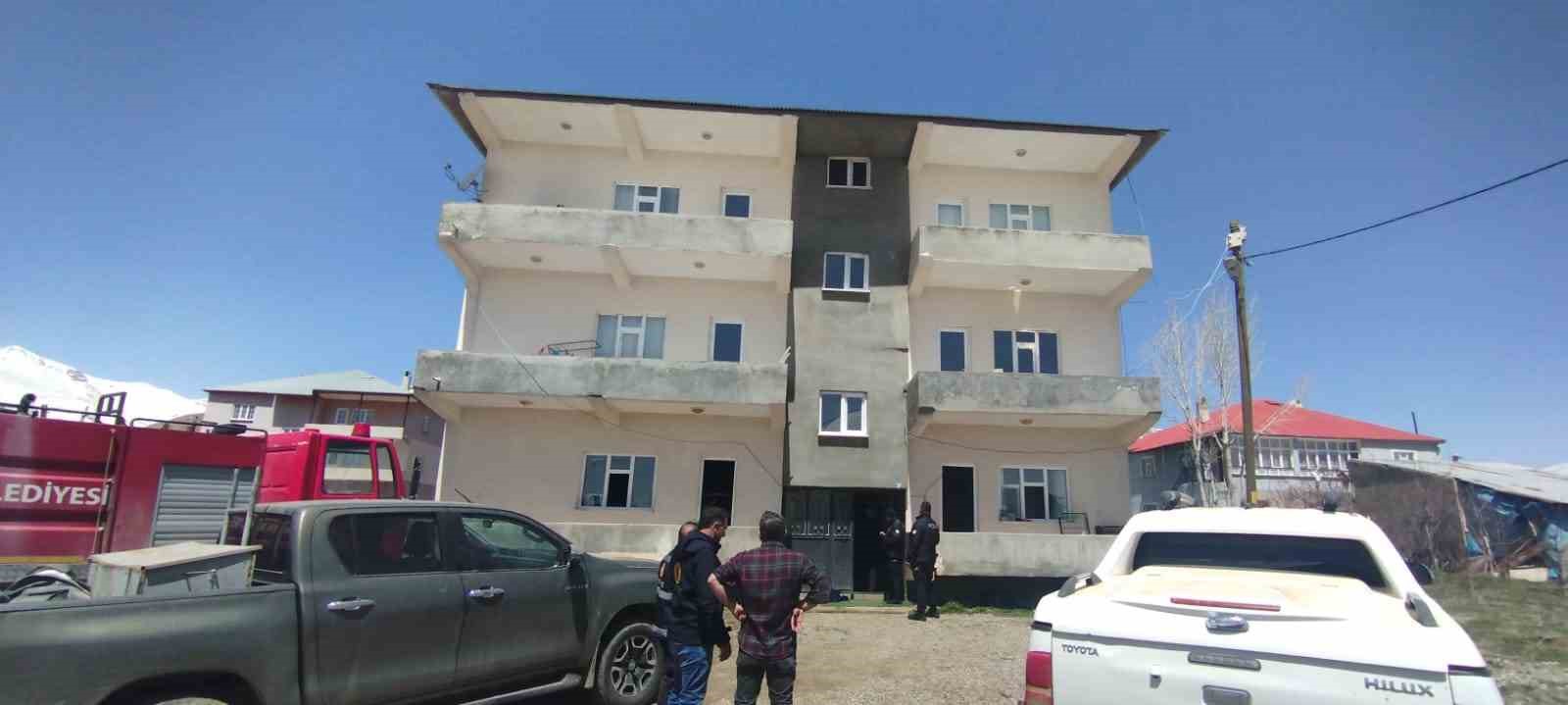 Başkale&rsquo;de ev yangını
