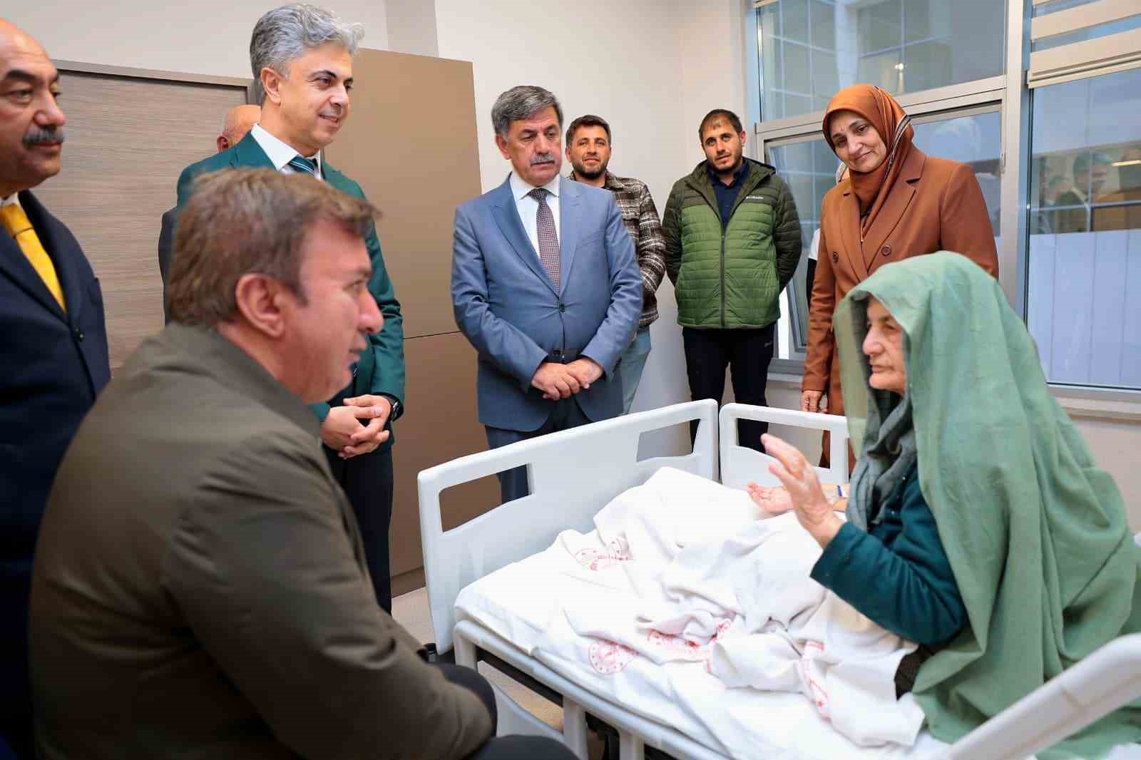 Vali Aydoğdu&rsquo;dan Aksun ailesine ge&ccedil;miş olsun ziyareti
